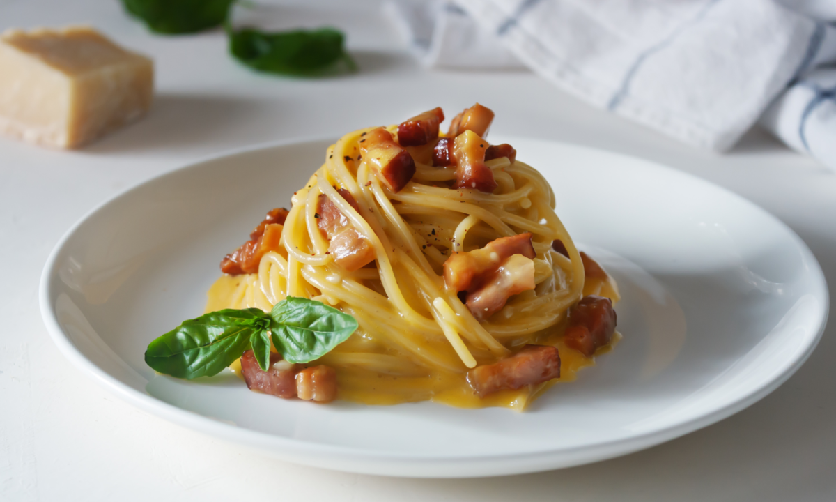 MACARRÃO À CARBONARA