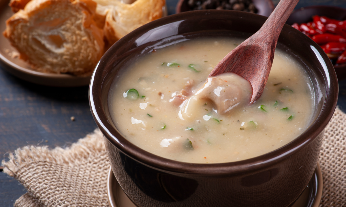 SOPA DE MANDIOCA COM CARNE