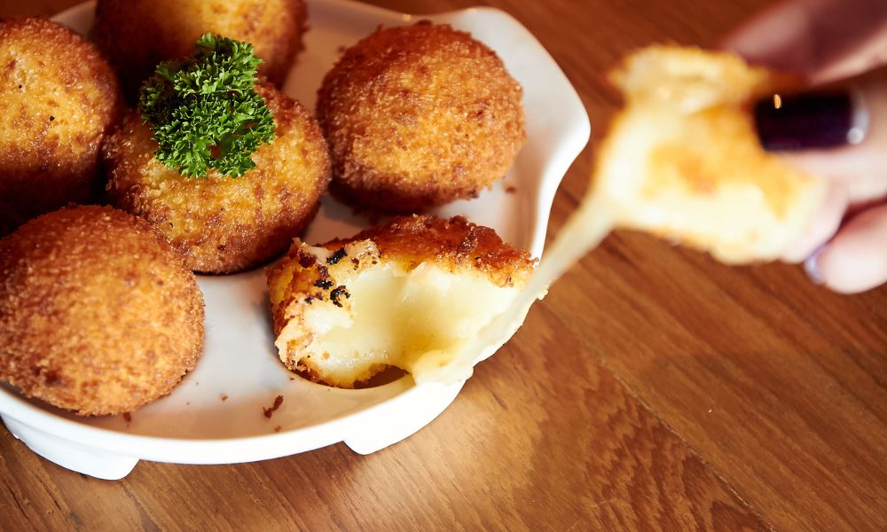 BOLINHA DE QUEIJO