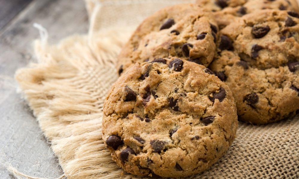 COOKIE COM GOTAS DE CHOCOLATE