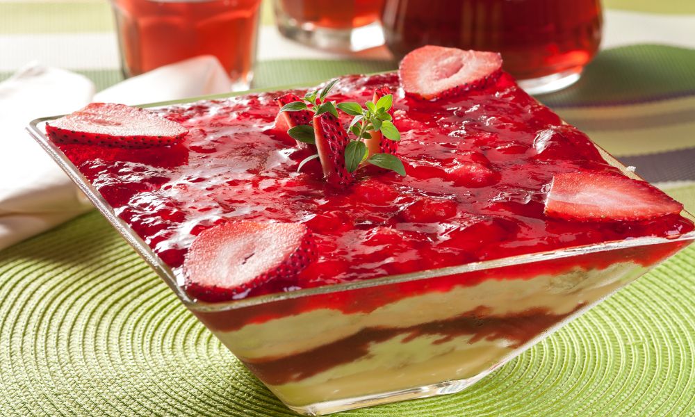 GELATINA COM CREME DE MORANGO
