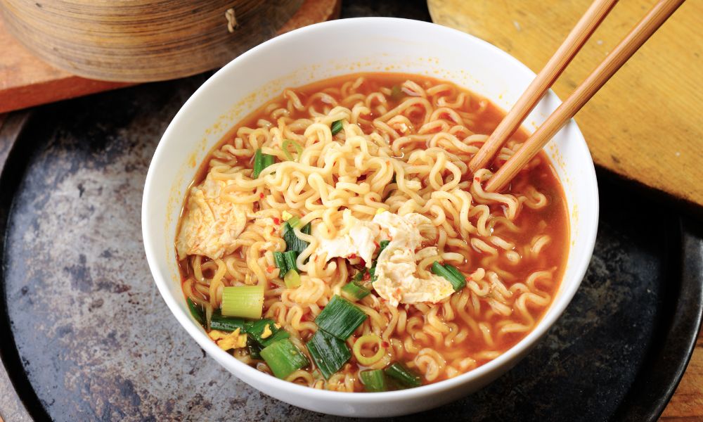 Lamen com miojo