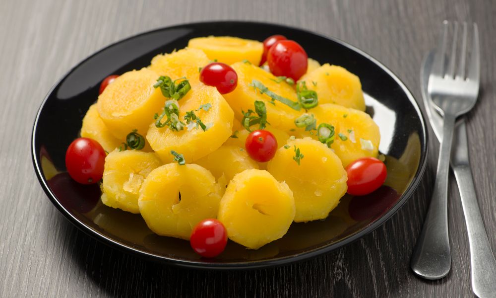 Mandioca Cozida com Azeite de Dendê