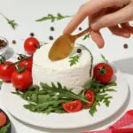 Ricota ao Forno com Tomate Seco e Manjericão