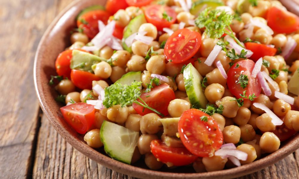Salada de Grão-de-Bico com Pepino e Tomate