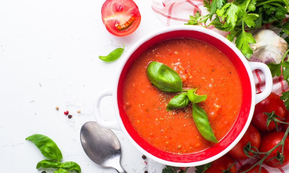 Sopa de Tomate e Manjericão