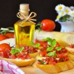 Bruschetta de Tomate com Cebola e Pasta de Alho