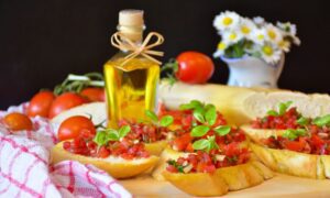 Bruschetta de Tomate com Cebola e Pasta de Alho