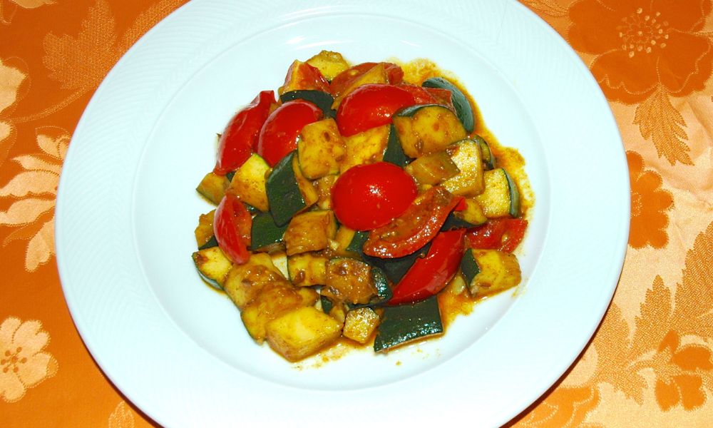 Abobrinha Refogada com Tomate Cereja