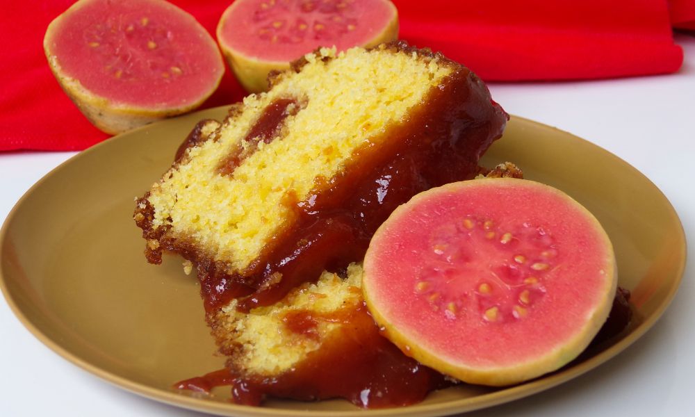グアバ入りコーンミールケーキ