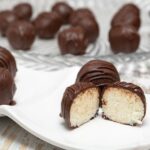 Bombom de Coco com Chocolate 70%