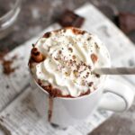 Chocolate Quente com Paçoca e Chantilly
