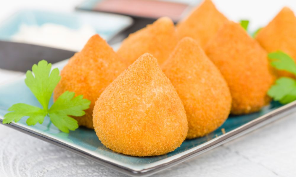 Coxinha de Milho com Recheio de Queijo Coalho