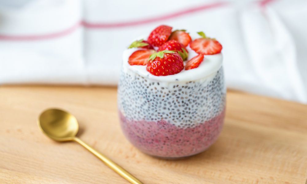 Natural yogurt with Chia, and Strawberries