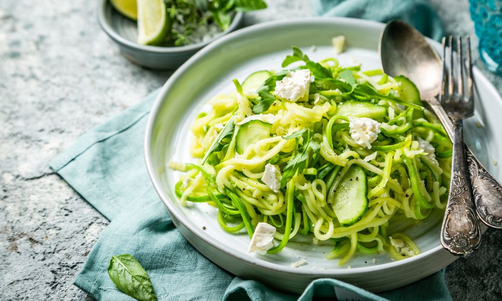 Macarrão de Abobrinha com Molho Pesto