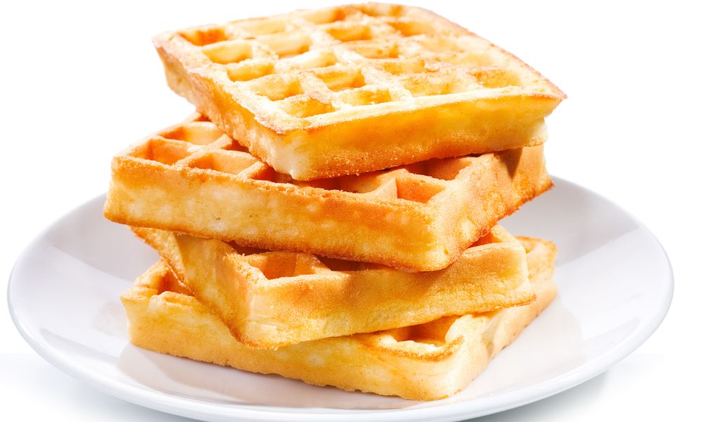 Waffle and Cheese with an Egg and a Muçarela