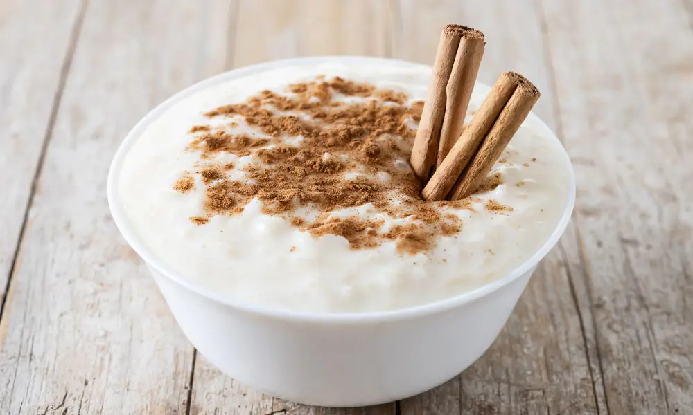 Arroz-doce Cremoso com Leite de Coco e Cravo