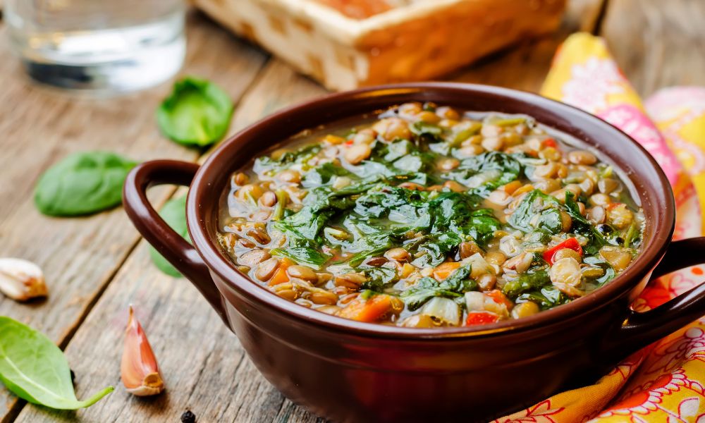 Ensopado de Lentilhas com Batata-doce e Espinafre