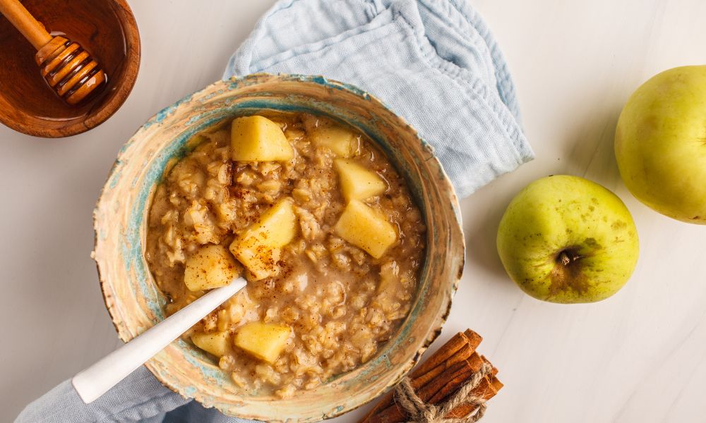 Maçã Assada com Canela e Aveia Crocante