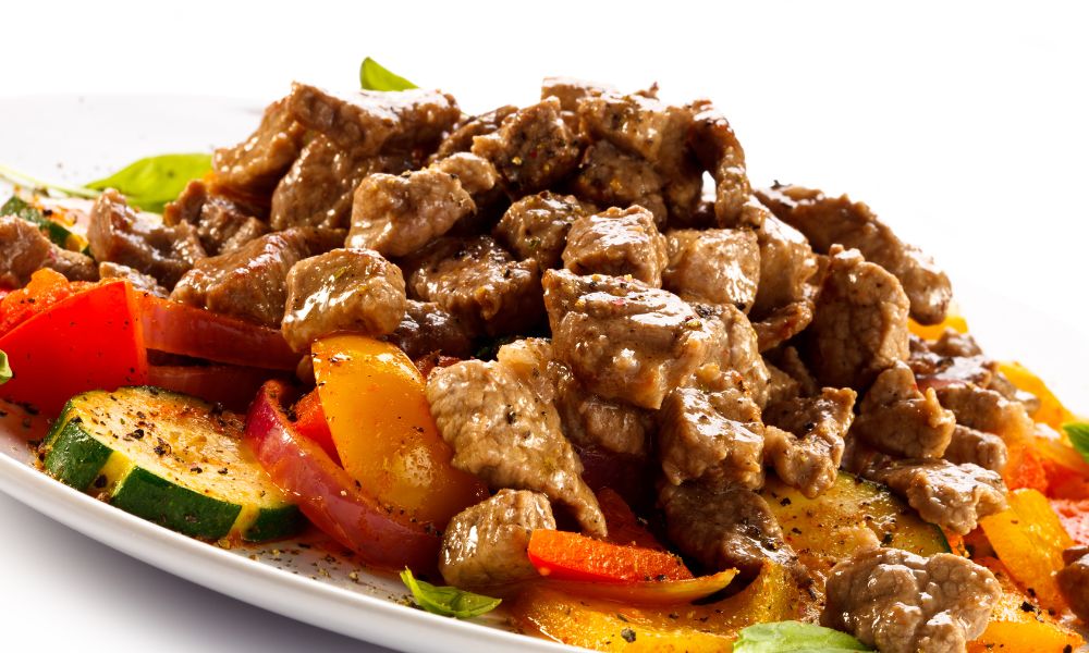 Picadinho de Carne com Molho de Tomate e Vinho
