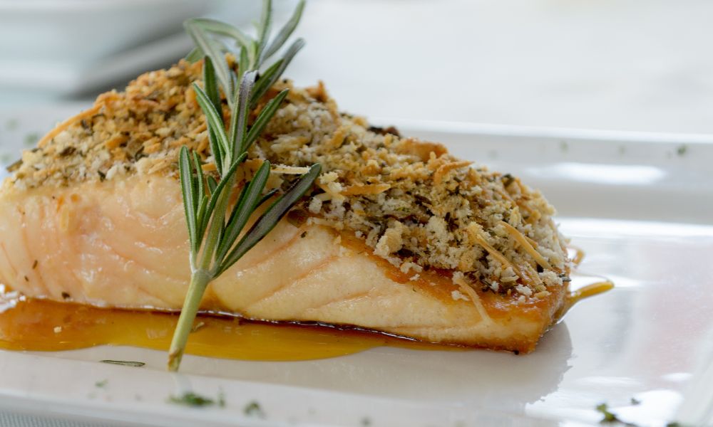 Salmão ao Forno com Crosta de Ervas