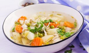 Sopa de Frango com Batata e Cenoura