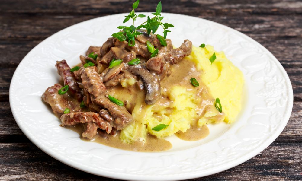 Strogonoff de Carne com Vinho Tinto