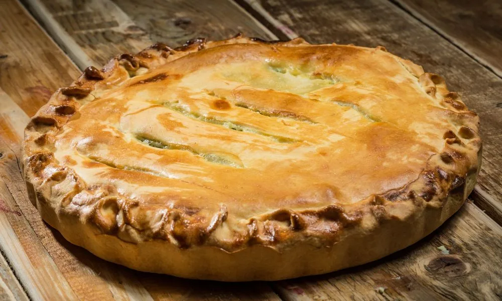 Torta de Frango Cremosa com Massa Fácil