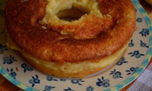 Bolo de Fubá Cremoso com Queijo Ralado que derrete na boca