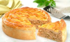 Empadão de Frango Cremoso com Massa Podre Fácil