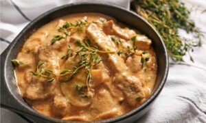 Estrogonofe de Frango Fácil