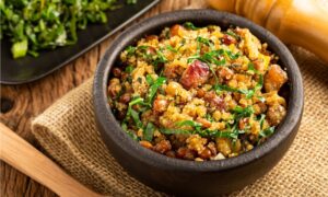 Feijão Tropeiro Mineiro Simples e Saboroso