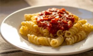 Macarrão com Molho de Tomate Caseiro