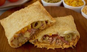 Pastel de Feira Crocante com Massa Caseira Simples