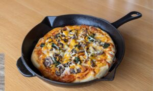 Pizza Caseira de Frigideira Pronta em 10 Minutos