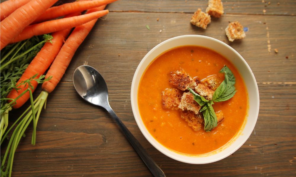 Sopa de Cenoura Cremosa e Temperada: a Receita que Fica Muito Melhor com um Truque Simples